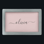 Boucle De Ceinture Rectangulaire Blush Dusty rose moderne Script Girl Monogramme No<br><div class="desc">Blush Dusty Rose Simple Script Monogramme Nom Ceinture Boucle. Cela rend la graduation parfaite, doux 16 16ème, 18ème, 21ème, 30ème, 40ème, 50ème, 60ème, 70ème, 80ème, 90ème, 100ème anniversaire, mariage, douche nuptiale, anniversaire, baby shower ou cadeau de fête de bachelorette pour quelqu'un qui aime les styles glam luxe et chic .....</div>