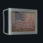Boucle De Ceinture Rectangulaire Drapeau américain et Constitution Préambule Typogr<br><div class="desc">Cette boucle rectangulaire est conçue avec une touche d'histoire américaine. Cette conception comprend le texte du préambule de la Constitution des États-Unis. Le texte est fixé contre un arrière - plan d'un drapeau américain non-enroulé sur du bois de cèdre fêlé et taché.</div>
