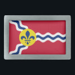 Boucle De Ceinture Rectangulaire Drapeau de Saint-Louis, Missouri<br><div class="desc">Belt Buckle avec drapeau de la ville de Saint-Louis; drapeau rouge avec vagues blanches et bleues et fleur de lys bleu en cercle jaune</div>