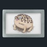 Boucle De Ceinture Rectangulaire Drôle dessin de grenouille à pluie dans le désert<br><div class="desc">Cette mignonne grenouille de pluie du désert brun clair est rusée et adorable.</div>