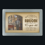 Boucle De Ceinture Rectangulaire Gold 90th Birthday World's Best Custom Photo Frame<br><div class="desc">Célébrez l'anniversaire marquant de votre aîné préféré avec ce cadeau classe qui leur rappelle à quel point ils sont fabuleux. Des lignes et des tons clairs de brun, d'or et de crème composent ce cadre simple mais élégant qui peut être customisé avec votre photo, nom, initiales ou autre texte favori....</div>