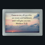 BOUCLE DE CEINTURE RECTANGULAIRE MATELAS SPIRITUELS 11:28 PHOTO DE LA SCRIPTURE DU<br><div class="desc">Venez à moi, à vous tous qui êtes fatigués et fatigués, et je vous donnerai du repos. Encouragez tous avec votre foi, votre espérance et votre amour en Jésus-Christ avec ce lever de soleil époustouflant sur l'océan design original photo avec le verset Écriture motivant Matthieu 11:28 sur Tee - shirts...</div>