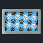 Boucle De Ceinture Rectangulaire Paniers Noirs Et Blancs Perdus Sur Arrière - plan<br><div class="desc">Un motif en noir et blanc d'empreintes de pattes de chien avec des effets désespérés sur un arrière - plan bleu. Style dessin animé original</div>