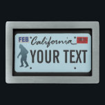 Boucle De Ceinture Rectangulaire Plaque de licence California Sasquatch<br><div class="desc">La silhouette foncée de Sasquatch (Bigfoot) sur une plaque d'immatriculation blanche en Californie. Ajoutez votre propre texte. Plaques d'immatriculation pour d'autres États et autres entités (provinces canadiennes, pays étrangers) sur demande. Certaines personnes datent de l'intérêt moderne jusqu'en 1958 quand de grandes empreintes ont été trouvées dans le comté de Del...</div>