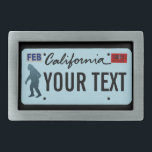 Boucle De Ceinture Rectangulaire Plaque de licence California Sasquatch<br><div class="desc">La silhouette foncée de Sasquatch (Bigfoot) sur une plaque d'immatriculation blanche en Californie. Ajoutez votre propre texte. Plaques d'immatriculation pour d'autres États et autres entités (provinces canadiennes, pays étrangers) sur demande. Certaines personnes datent de l'intérêt moderne jusqu'en 1958 quand de grandes empreintes ont été trouvées dans le comté de Del...</div>
