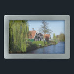 Boucle De Ceinture Rectangulaire Vintage Red Green Zaanse Schans Dutch Timbre House<br><div class="desc">Lorsque vous êtes en vacances ou en vacances en Hollande visitez les célèbres maisons en bois du musée en plein air Zaanse Schans. Ce sont de véritables maisons en bois d'origine de l'âge d'or de Hollande. Cette architecture est aussi hollandaise qu'elle l'est. Préparé à être ébloui par beaucoup de vert,...</div>