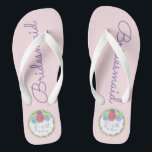 Boucles de tongs de Mariage personnalisées<br><div class="desc">Les tongs présentent une illustration originale d'un gâteau mariage,  avec BRIDESMAID dans une police violette amusante. Personnalisez simplement avec les initiales du couple et la date du mariage !</div>