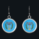 Boucles D'oreilles Persian Magen David Menorah<br><div class="desc">Cette image a été adaptée à partir d'un carrelage juif perse antique et présente une menorah avec un Magen David (Étoile de David) encadré de branches d'olivier. Les imperfections de l'image originale peinte à la main ont été conservées. Ajoutez votre propre texte et vous pouvez modifier la couleur de l'arrière...</div>