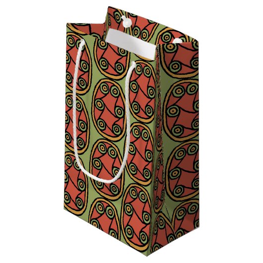 Bouclier tribal égyptien sur sac cadeau vert (Devant Angle)
