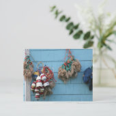 Bouées de homard et sacs à appâts Carte postale (Debout devant)