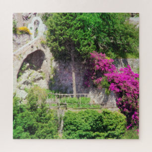 Bougainvillea groeit op een klif in Positano, Ital Legpuzzel