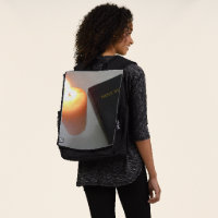 Bougie et sac à dos de la Bible