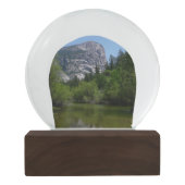Boule À Neige Le lac Mirror I dans le parc national de Yosemite (Dos)