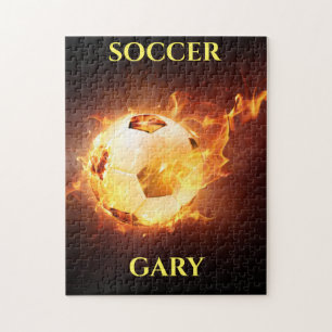 Boule de football sur le puzzle de feu pour les en