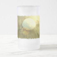 Boule de golf coincée dans la tasse de bière de