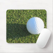Boule de golf sur le tapis de souris de vert de (Avec souris)