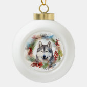 Boule En Céramique Alaskan Malamute Festive de la couronne de Noël (Devant)