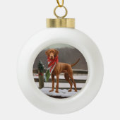 Boule En Céramique Chien de Vizsla à Noël de neige (Devant)