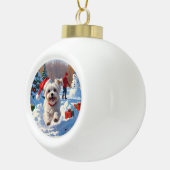 Boule En Céramique Chien maltais courant dans la neige avec Casquette (Droite)