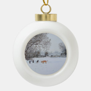 Boule En Céramique chiens jouant paysage de neige pour noël