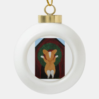 Boule En Céramique Corgi posant une couronne de Noël sur une niche po