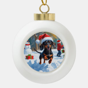 Boule En Céramique Dachshund courant dans la neige avec un chapeau de
