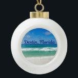 Boule En Céramique Destin Florida Blue Beach Ocean Waves Photographie<br><div class="desc">Une belle photo de plage prise dans la destination de vacances idéale de Destin,  Floride. Les magnifiques eaux verdoyantes de Sandestin se lavent jusqu'à la mer sablonneuse sous un ciel bleu serein pour faire la photo de vacances pittoresque parfaite. Commémorez vos vacances tropicales avec ce joli cadeau.</div>