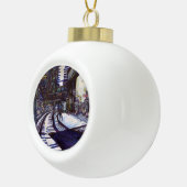 Boule En Céramique Dusting the Piano (Droite)