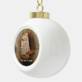 Boule En Céramique Mukluks Sur La Fourrure De Caribou (Droite)