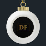 Boule En Céramique Noir personnalisé avec initiales en or<br><div class="desc">Ajoutez une touche d'élégance personnalisée à votre décor de vacances avec cet "Ornement de Noël personnalisé Noir avec Initiales d'or". Cet ornement présente un design noir avec des initiales en or, ce qui en fait une pièce remarquable sur votre arbre. Customisez-le avec vos initiales ou celles d'un être cher, en...</div>