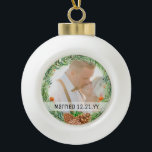 Boule En Céramique PHOTO BAUBLE - Premier Noël marié ou engagé<br><div class="desc">Ajoutez votre propre photo de mariage ou de couple engagé et la date du mariage ou du fiançailles à cette merveilleuse première baule de Noël.</div>