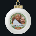 Boule En Céramique PHOTO BAUBLE - Premier Noël marié ou engagé<br><div class="desc">Ajoutez votre propre photo de mariage ou de couple engagé et la date du mariage ou du fiançailles à cette merveilleuse première baule de Noël.</div>