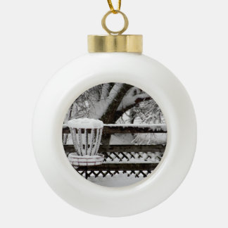 Boule En Céramique Poteau de but de golf de disque dans la neige