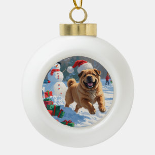 Boule En Céramique Shar Pei courant dans la neige avec un chapeau de 