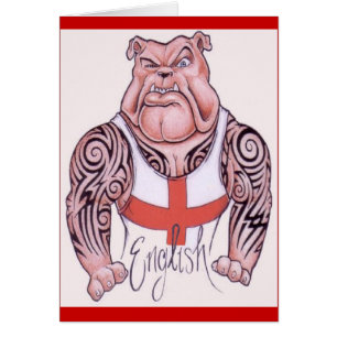 Bouledogue anglais avec le tatouage tribal