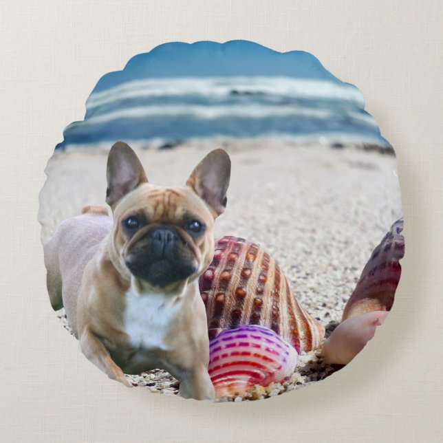 Bouledogue français sur la plage Coussin décoratif (Devant)