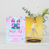 Bounce Birthday Photo Invitation (Debout devant)