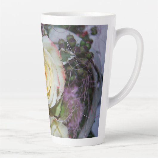 bouquet de fleur tasse en latte (Droite)