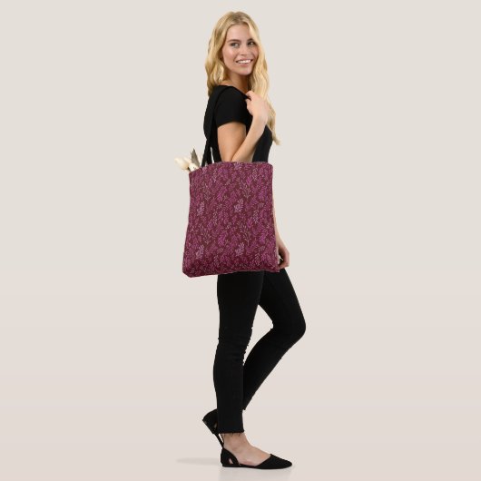 Bourgogne Cranberry en Pink Spring Leaf Pattern Draagtas (Op model)