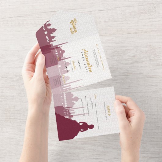 Bourgogne & Gold Arabian Quinceañera All In One Uitnodiging (Afscheurbaar)