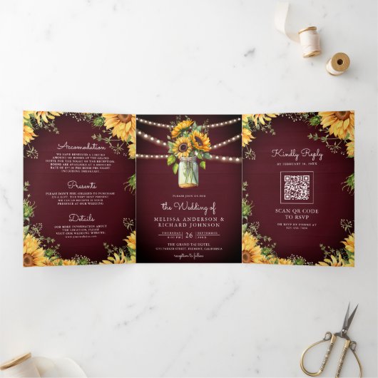 Bourgogne zonnebloemen Mason Jar QR Code Weddensch Drieluik Uitnodiging (Binnen)
