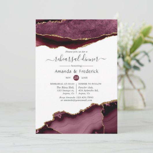 Bourgondie en goud agaat huwelijksrepetitie diner kaart (Staand voorkant)