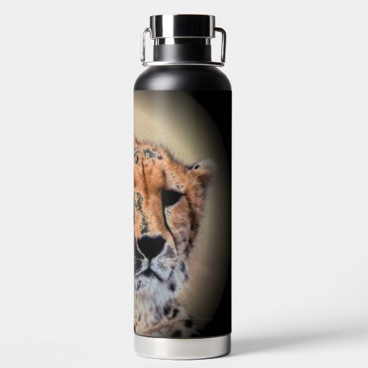 Bouteille à Cheetah Marques à l'eau isolée Bouteil (Plage)