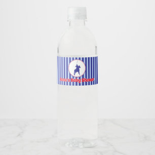 Bouteille de polo étiquettes rouge et bleu