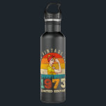 Bouteille D'eau 49 ans 1973 Vintage 49e anniversaire Cadeaux femme<br><div class="desc">Design Anniversaire Pour toute personne qui a de l'horoscope dire difficile & têtu Mais tout à fait digne.Portez-le avec fierté au travail,  gym scolaire parfait pour s'accoupler avec des shorts,  des leggings ou des jeans pour un look décontracté et tendance</div>
