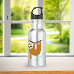 Bouteille D'eau Adorable Sloth "Hang in There"<br><div class="desc">Illustration amusante d'un mignon paresseux accroché à une branche d'arbre et les mots "Hang in There" en police manuscrite.</div>