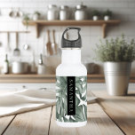 Bouteille D'eau Aquarelle tropicale Oasis moderne Feuille Motif<br><div class="desc">Découvrez notre collection de Motifs Feuilles Oasis moderne Tropical, maintenant disponible sur Zazzle! Plongez dans la beauté vibrante de la nature avec ces produits étonnants qui ont une touche contemporaine sur le feuillage tropical.Choisissez parmi une large gamme de produits pour répondre à vos besoins et style personnel. Que vous cherchiez...</div>