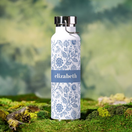 Bouteille D'eau Blue and White Floral Custom Name Botanical Modern (Extérieur (pivotée))