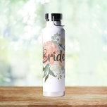 Bouteille D'eau Bride florale flush<br><div class="desc">Plusieurs couleurs sont disponibles. Personnalisez avec votre nom ou votre titre.</div>
