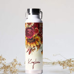 Bouteille D'eau Cadeaux de demoiselle d'honneur burgunch rose tour<br><div class="desc">Rose bordeaux tournesols jaunes automne feuillage jaune ombre arrière - plan floral personnalisé bouteille d'eau cadeau de fête de mariage,  cadeaux de demoiselle d'honneur,  cadeaux pratiques pour toute occasion.</div>